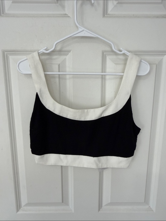 Forever 21 Tops - Forever 21 Black and White Colorblock Crop Tank